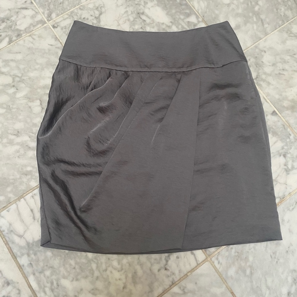 NWT Size 6 Banana Republic gray silk skirt